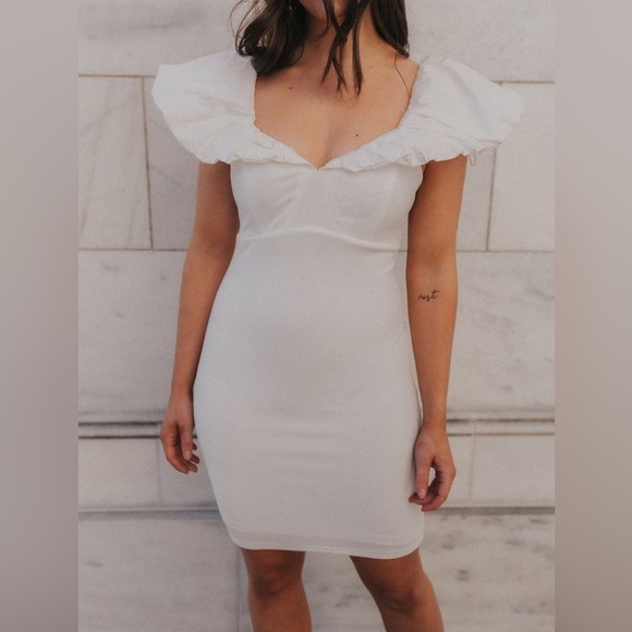 None Dresses & Skirts - Elegant White Ruffle Dress